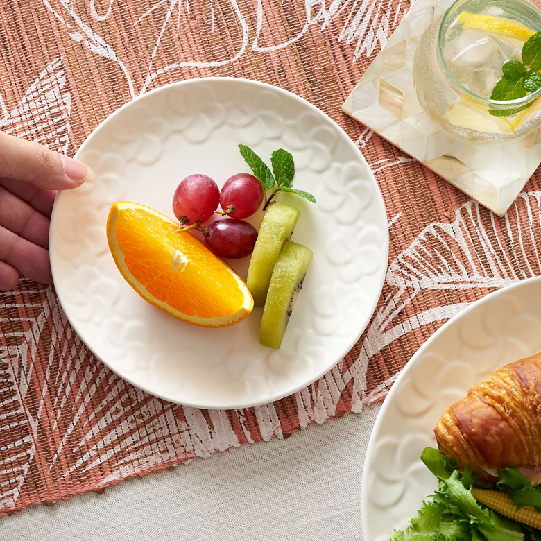 リゾートを彷彿とさせるプルメリア柄