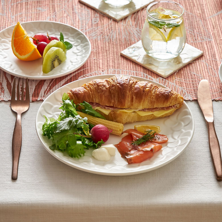 いつもの食卓に南国リゾートの解放感と可愛らしさをプラス