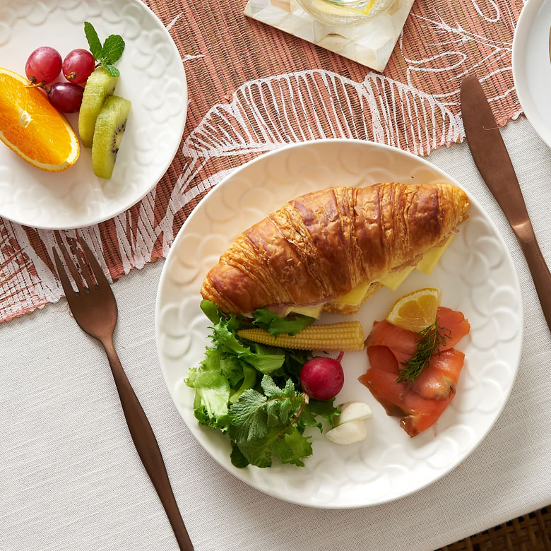 リゾートを彷彿とさせるプルメリア柄