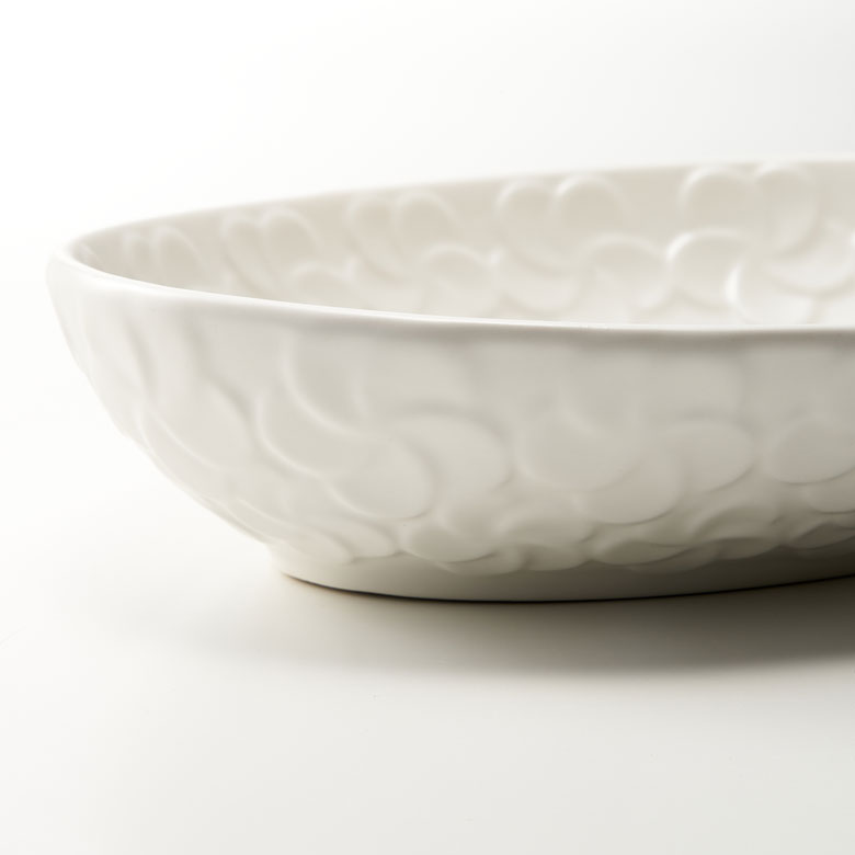 外側は全面にプルメリアデザインが施されています