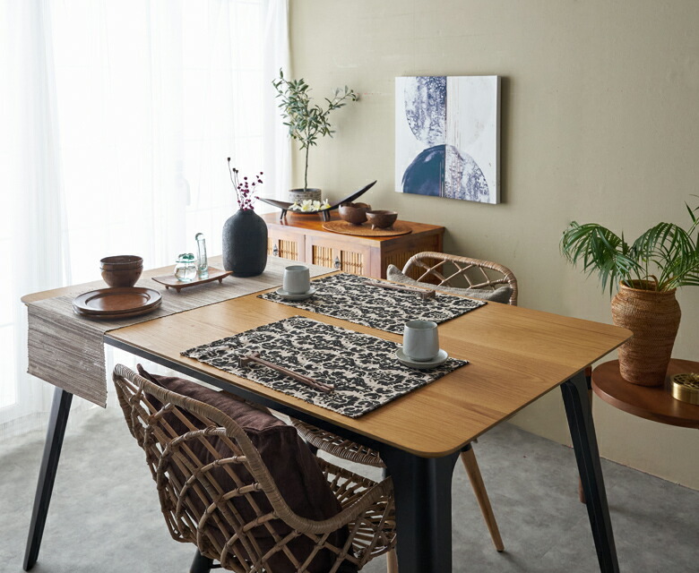 テーブルランナーとのコーディネートもおすすめ