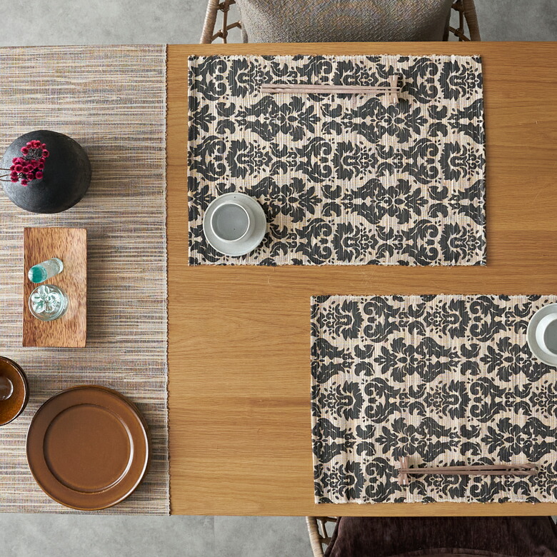 職人がひとつひとつ丁寧に編み込んだランチョンマット