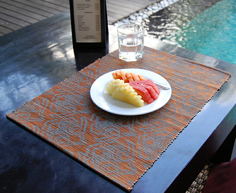 アジアンテイストのアラベスク柄