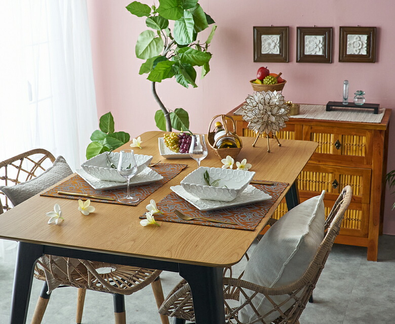 テーブルランナーとのコーディネートもおすすめ