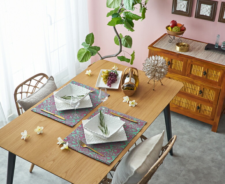 テーブルランナーとのコーディネートもおすすめ