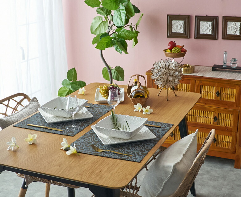 テーブルランナーとのコーディネートもおすすめ