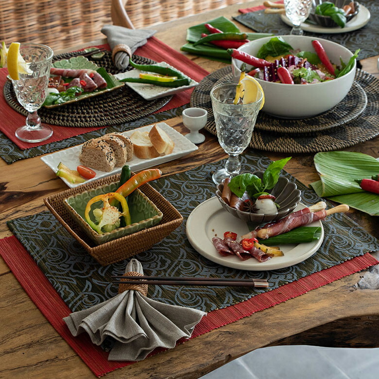 職人がひとつひとつ丁寧に編み込んだランチョンマット