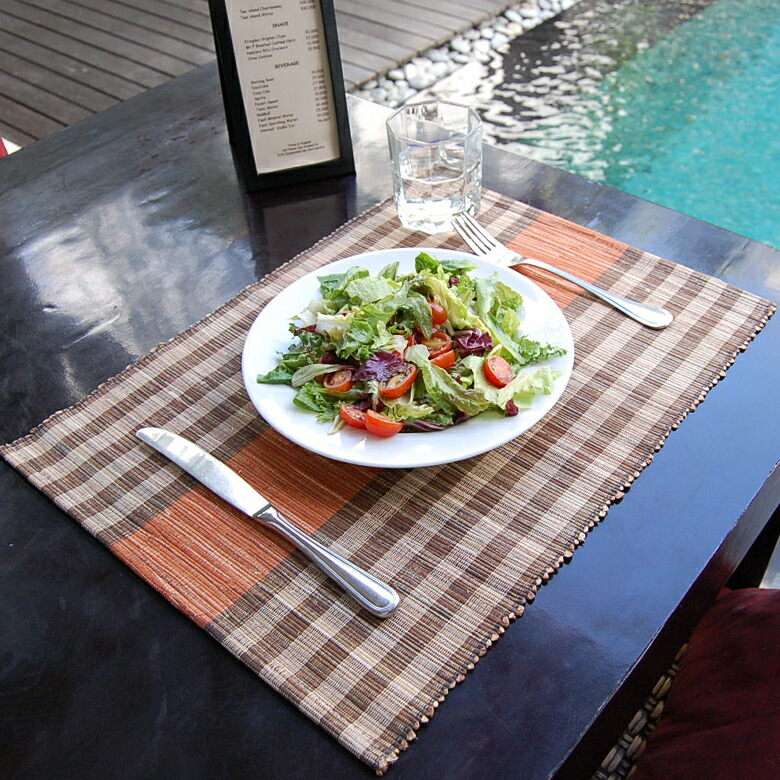 ウォーターヒヤシンスで編まれたアジアン柄のランチョンマット