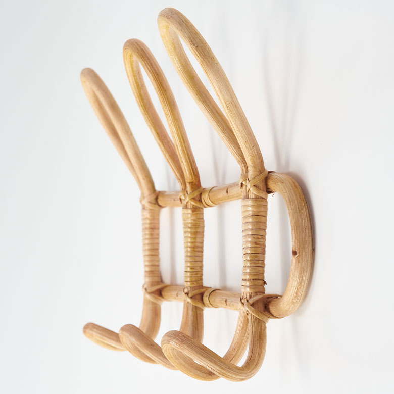 美しい曲線カーブのラタンハンガー