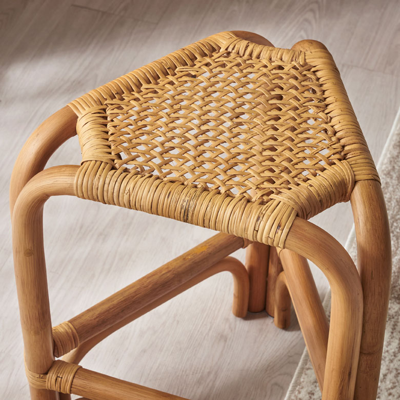 天然ラタンを使いハンドメイドで作られたバリ島生まれのスツール