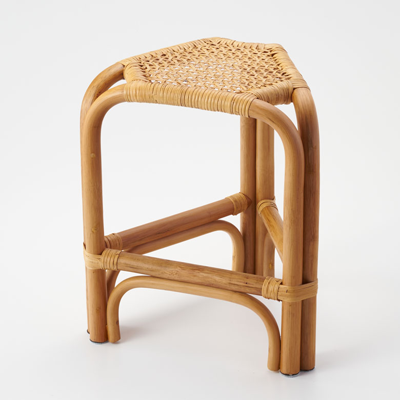 天然ラタンを使いハンドメイドで作られたバリ島生まれのスツール