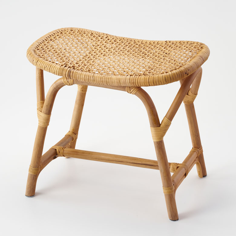 天然ラタンを使いハンドメイドで作られたバリ島生まれのスツール