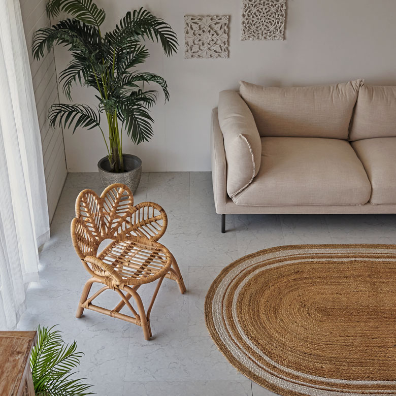 フラワーデザインのチェア