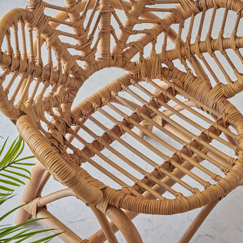 天然ラタンを使いハンドメイドで作られたバリ島生まれのチェア