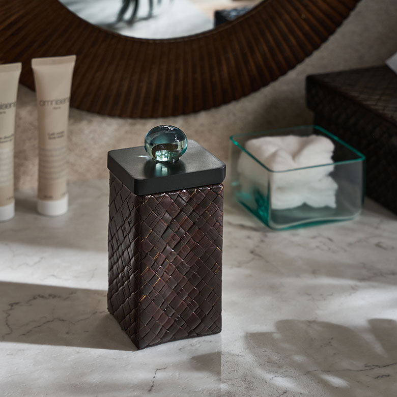 洗面台がリゾートホテルのような雰囲気に