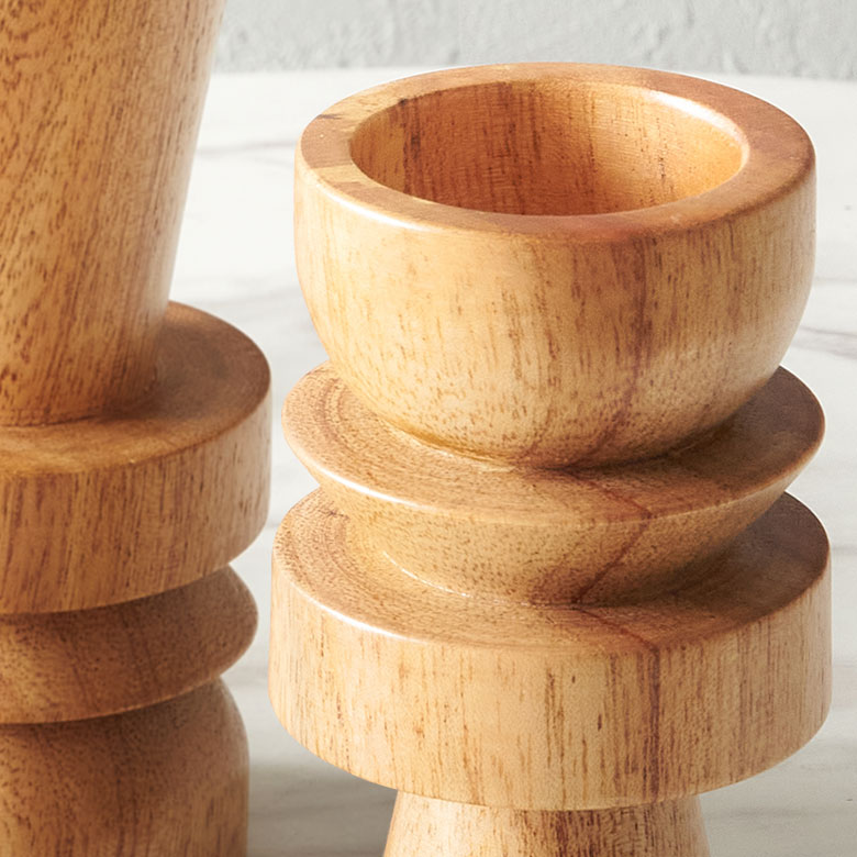 木のぬくもりを感じるキャンドルホルダー