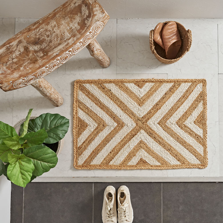 海外インテリアのようなお部屋になるラグ