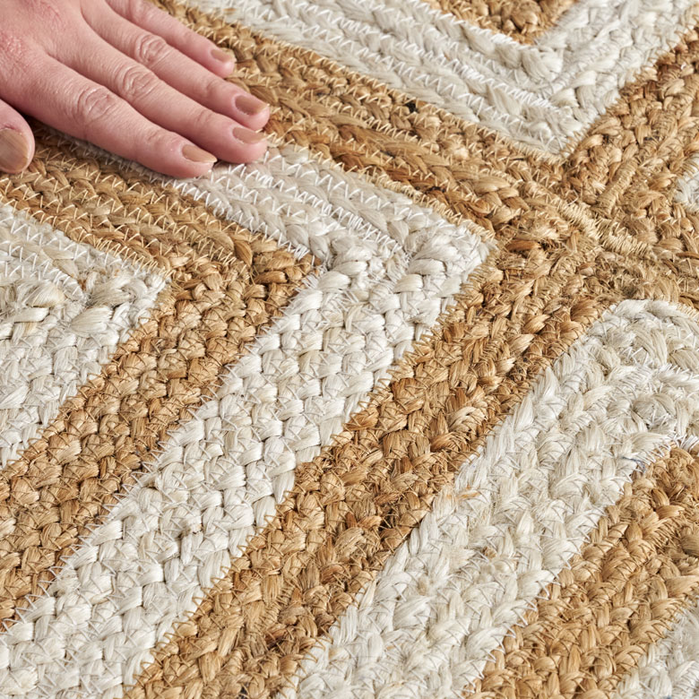 やわらかジュートを使用した心地よい使用感のラグ