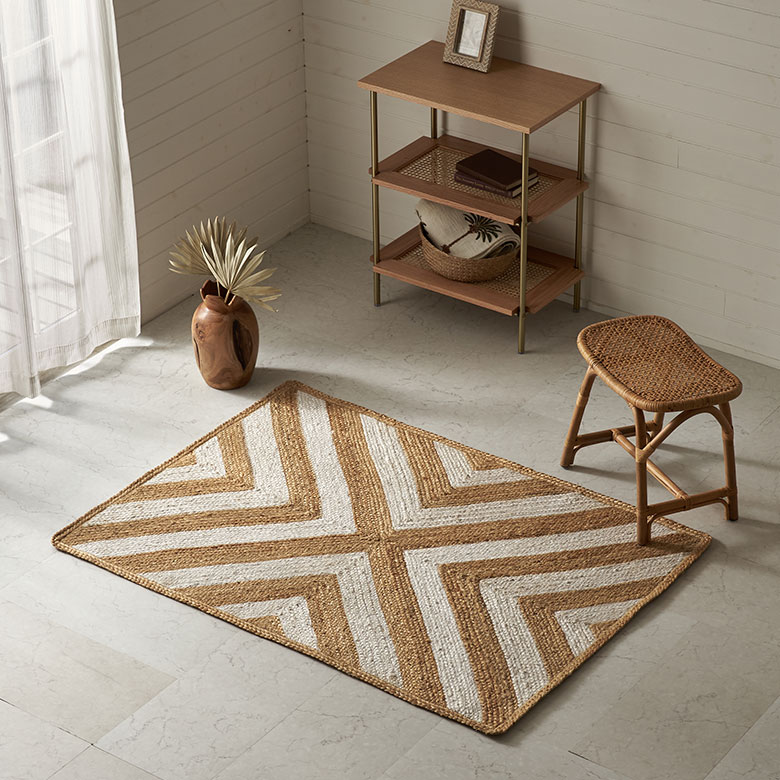 シェブロン柄がおしゃれな天然ジュート100%使用のラグ