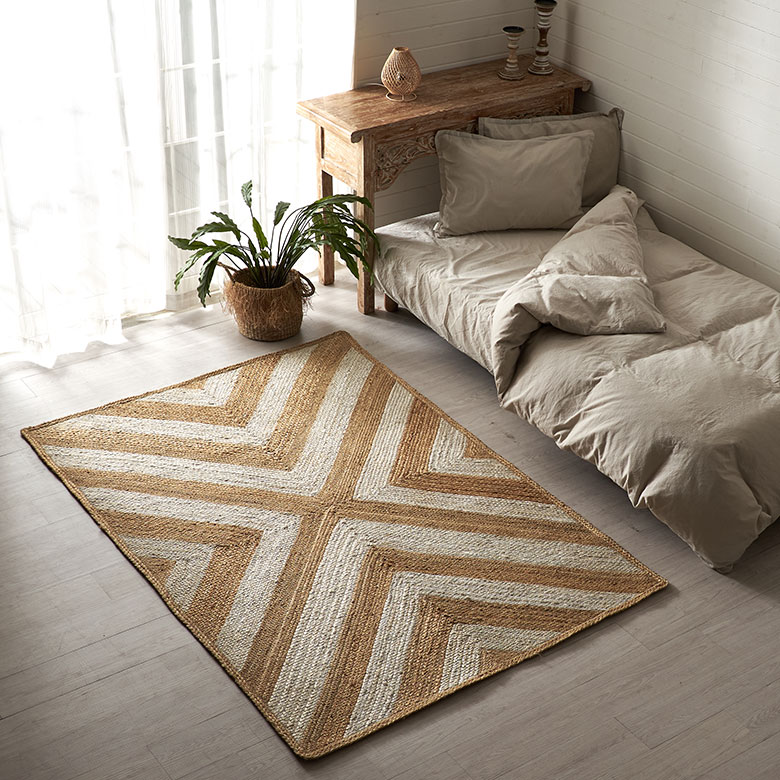 シェブロン柄がおしゃれな天然ジュート100%使用のラグ
