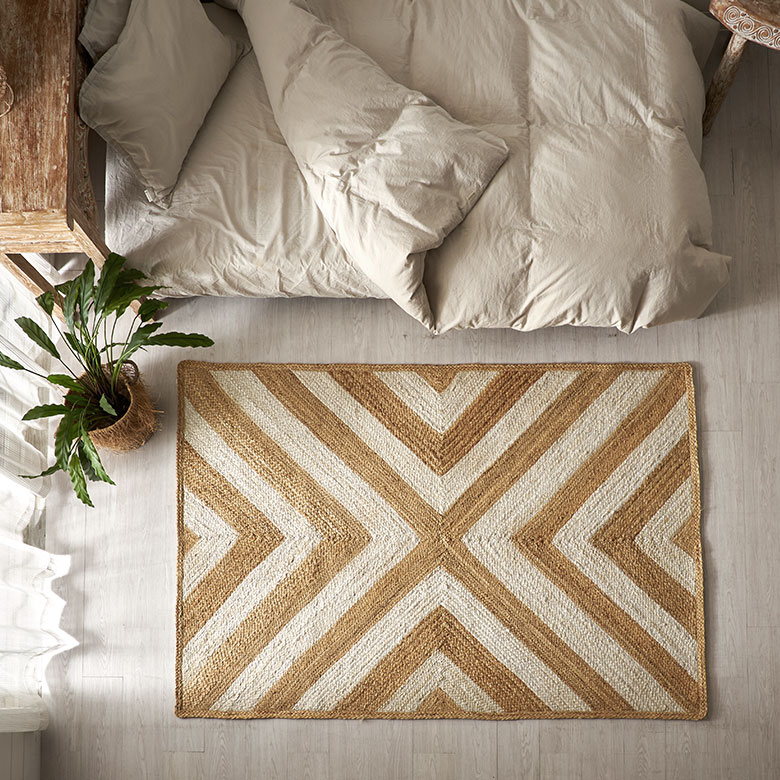 海外インテリアのようなお部屋になるラグ