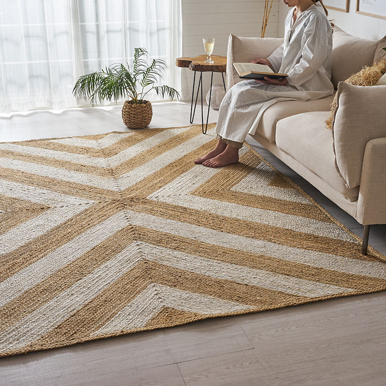 シェブロン柄がおしゃれな天然ジュート100%使用のラグ