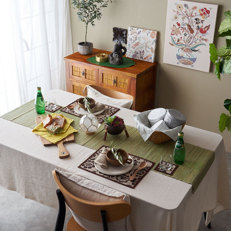 テーブルランナーとのコーディネートもおすすめ