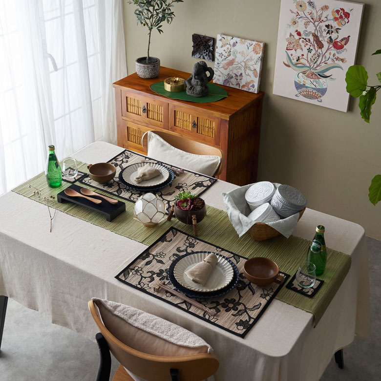 テーブルランナーとのコーディネートもおすすめ