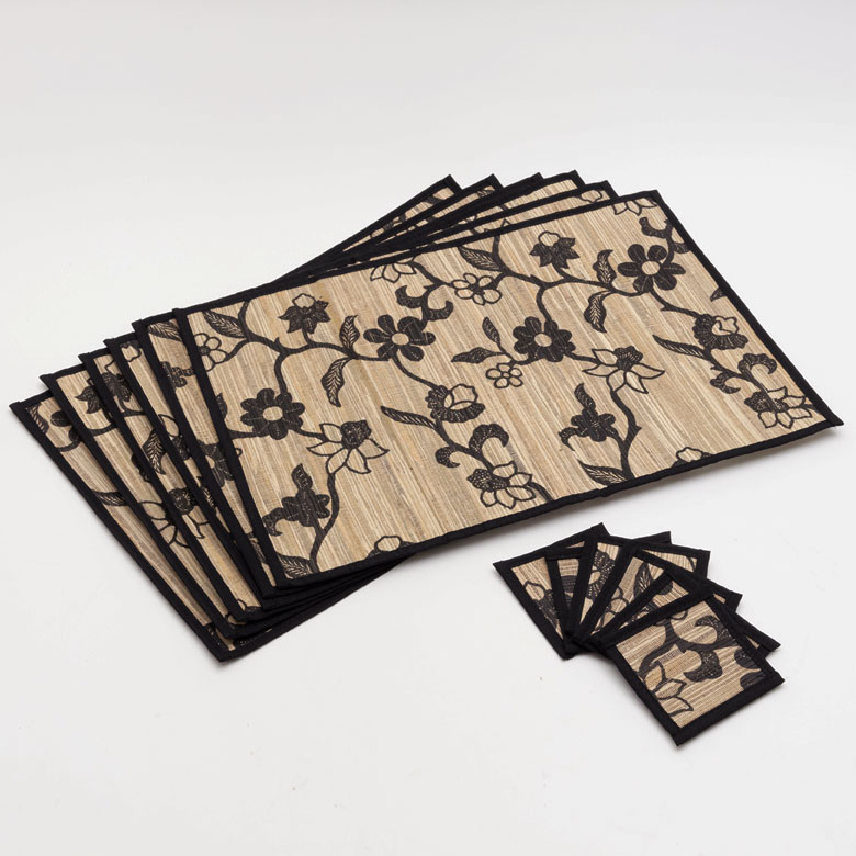 ランチョンマットとコースター各6枚ずつのセット商品です