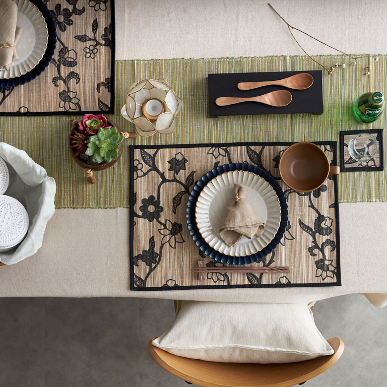 職人がひとつひとつ丁寧に編み込んだランチョンマット