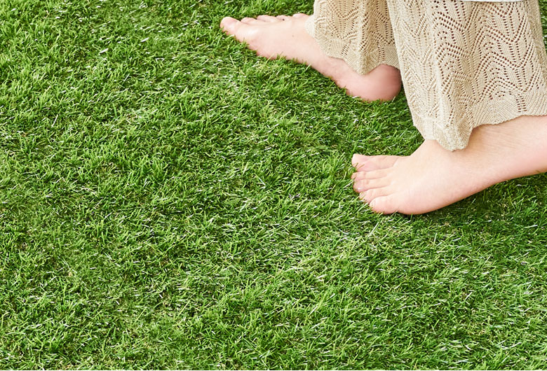 高密度でボリュームがあり、やわらかな踏み心地