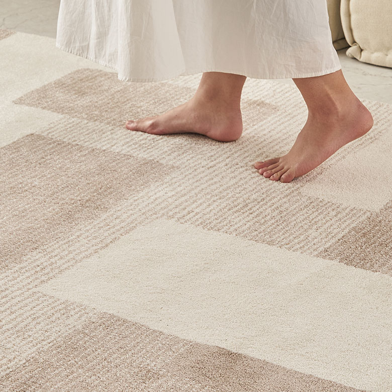 グラフィカルなデザインが、お部屋全体をイマドキな雰囲気に格上げ