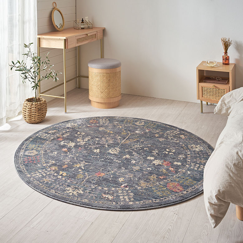 優しさを感じるフラワーデザインで、リゾートファニチャーとの相性も抜群