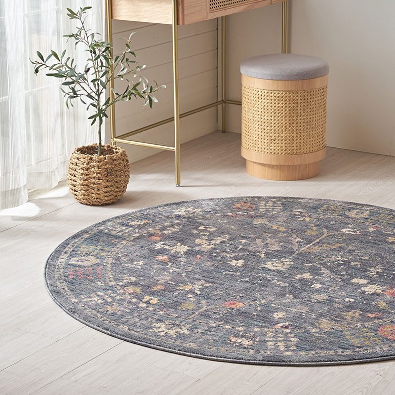 スペースダイ糸を使用し、クロスウーブンの技法で仕上げたラグ