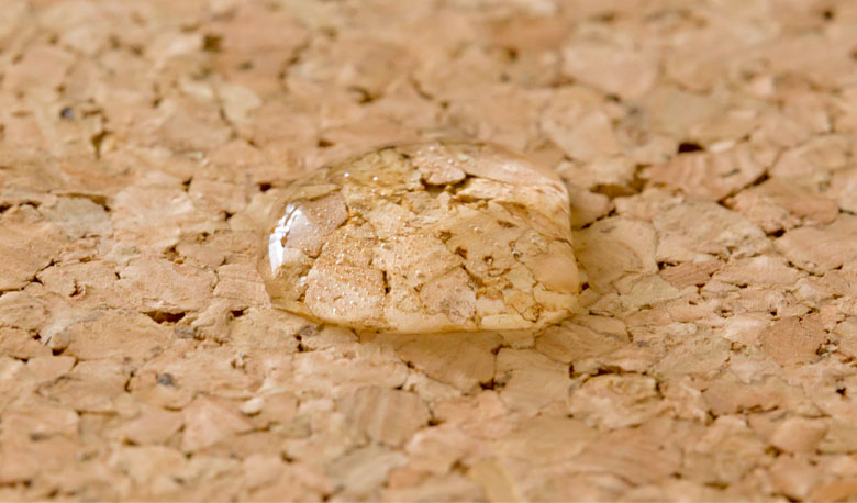 水に強くてお手入れも簡単な高品質コルクマット