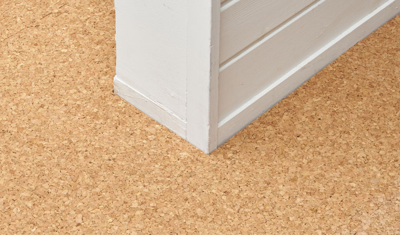 ジョイント式で簡単に敷ける。カッターで簡単にカットできるコルクマット