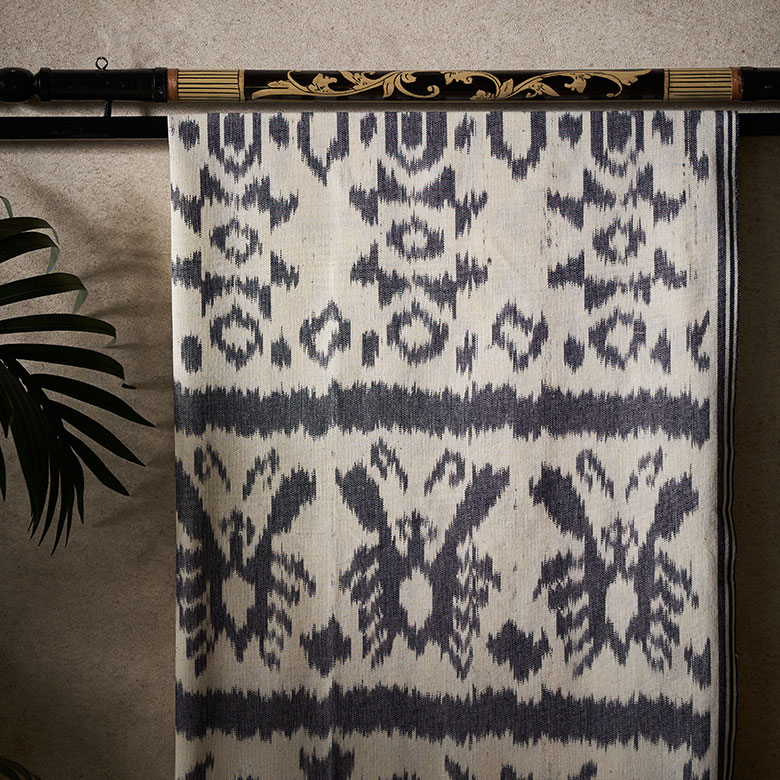 インドネシアの代表的な工芸品の織物イカット