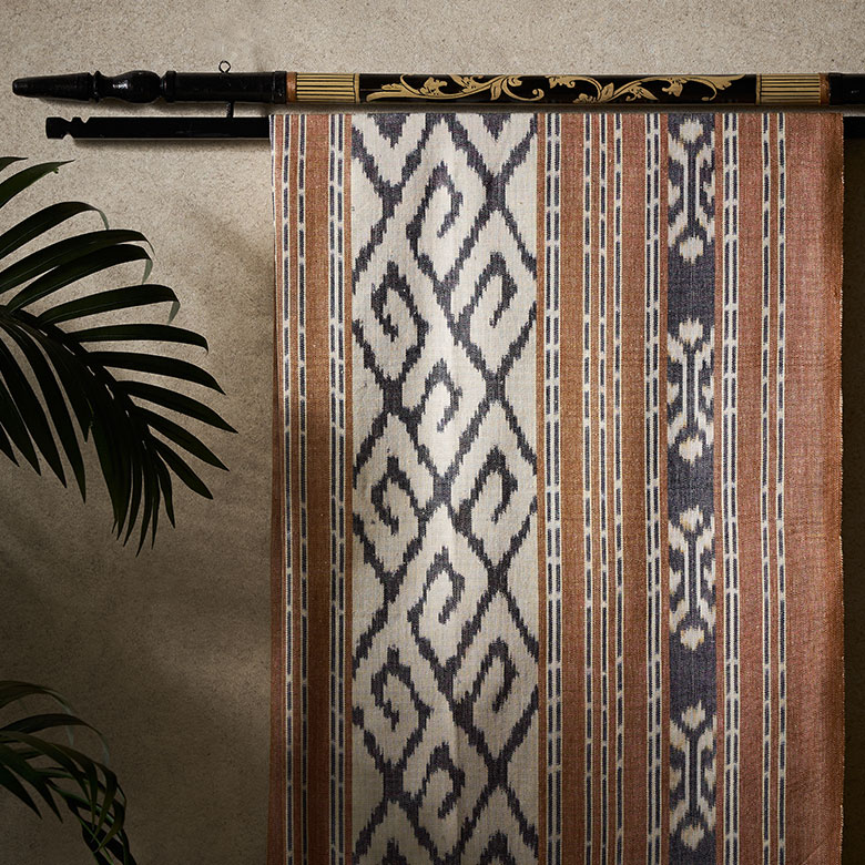 インドネシアの代表的な工芸品の織物イカット
