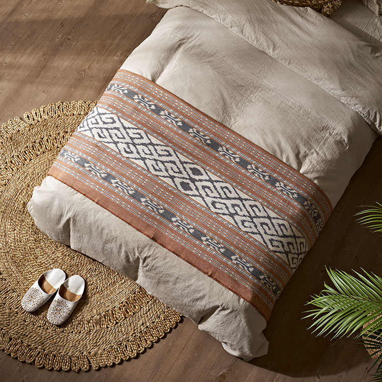 ダークグレーとアイボリーのモノトーンカラー