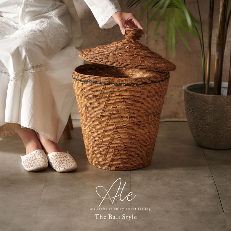 アタ製バスケット。アタの収納バスケット。バリ島の収納バスケット。ランドリーバスケット。蓋付き。大容量。