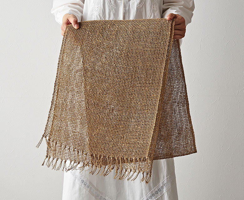 ダイニングテーブルにも使えるサイズ