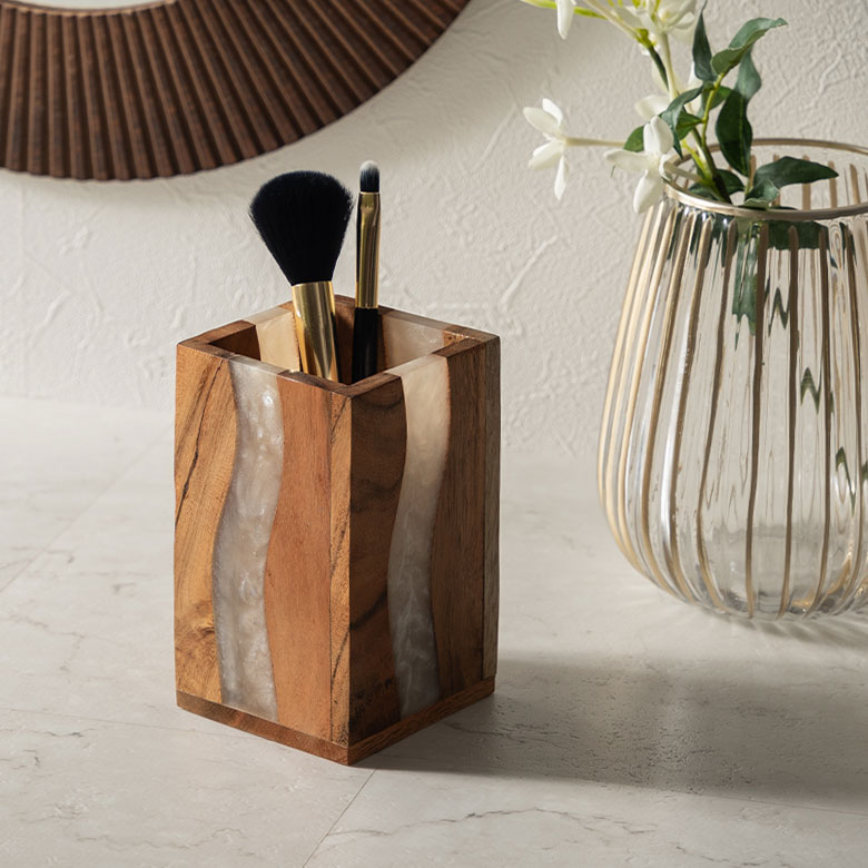 天然木とレジンのマルチスタンドケース