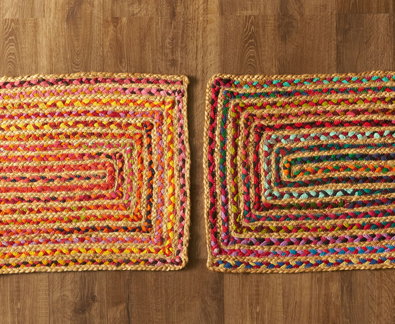 色とりどりの華やかなデザインが特徴です