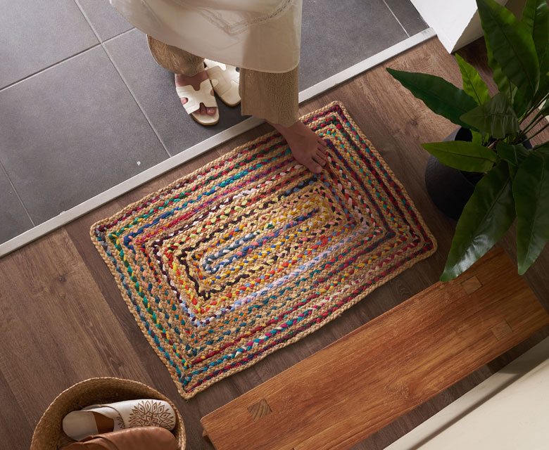 玄関や洗面台前に敷くのにちょうど良いサイズ