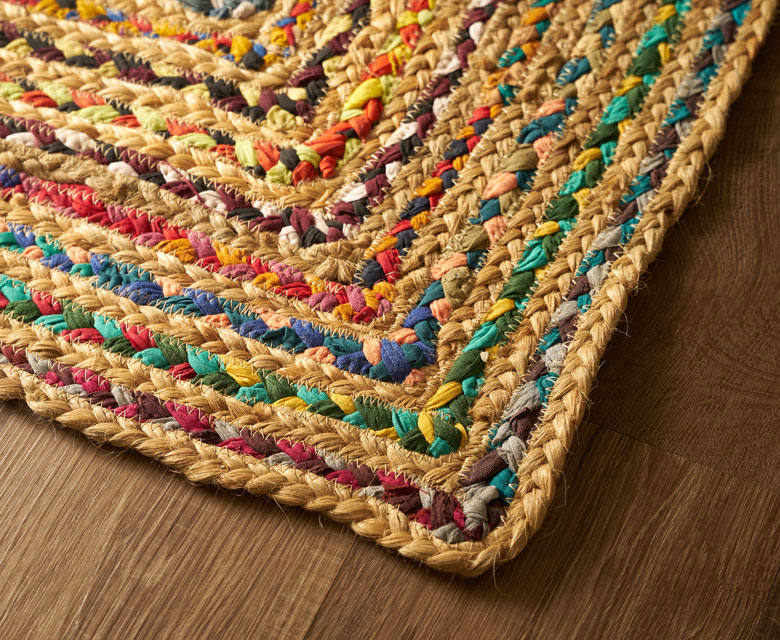 味わいのある手織りラグ