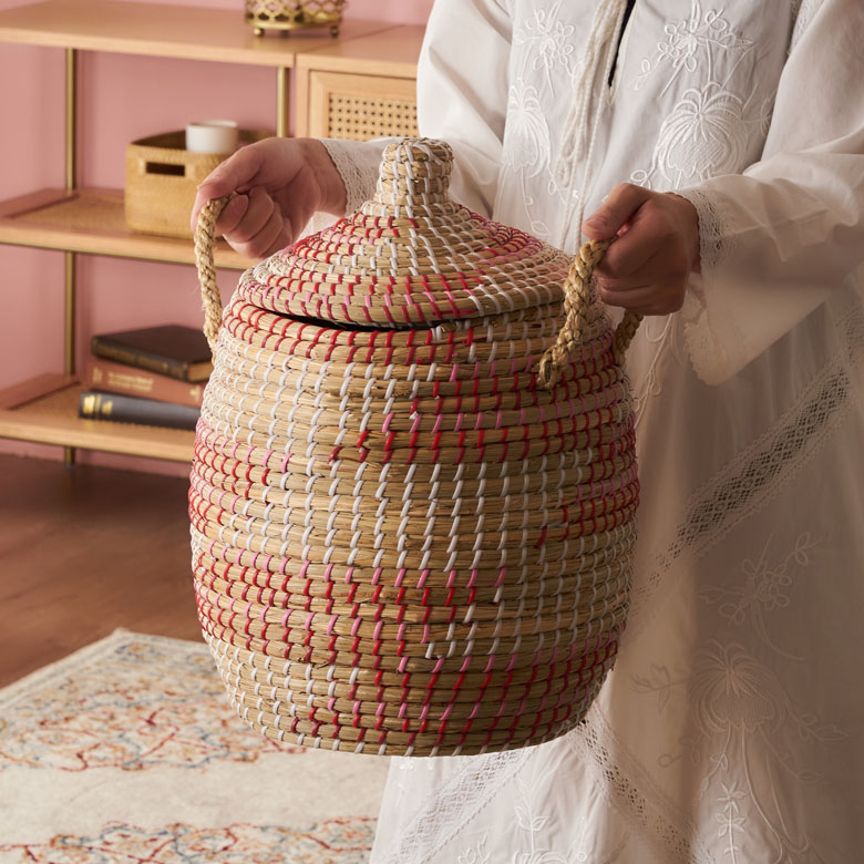 ハンドル付きで持ち運びがラク