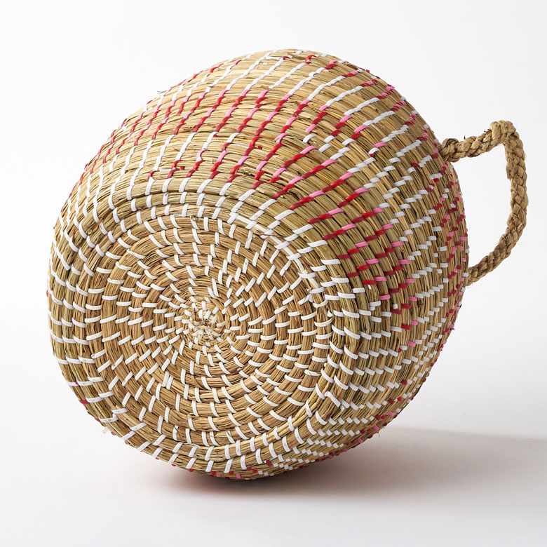 裏面の様子。しっかり自立するかごバスケット