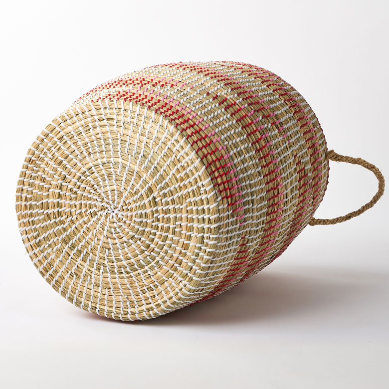 裏面の様子。しっかり自立するかごバスケット