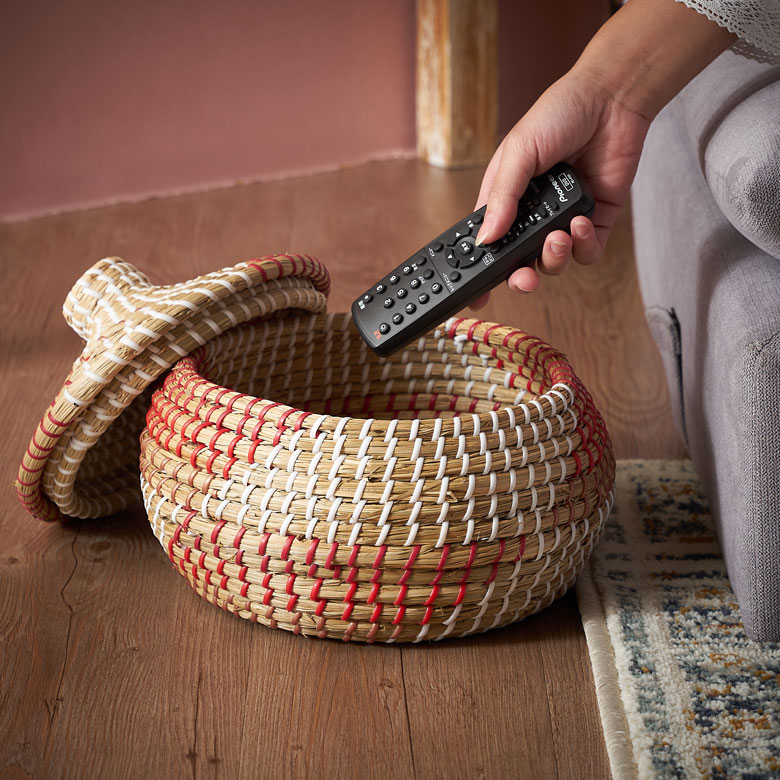 無造作に置いてもサマになるシーグラス製バスケット