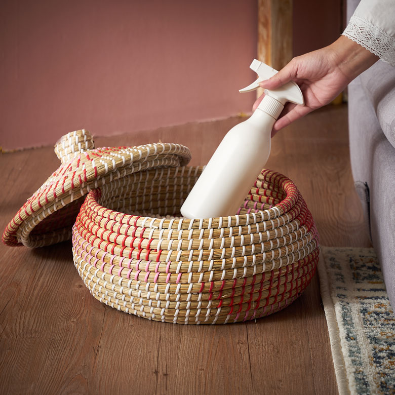 無造作に置いてもサマになるシーグラス製バスケット